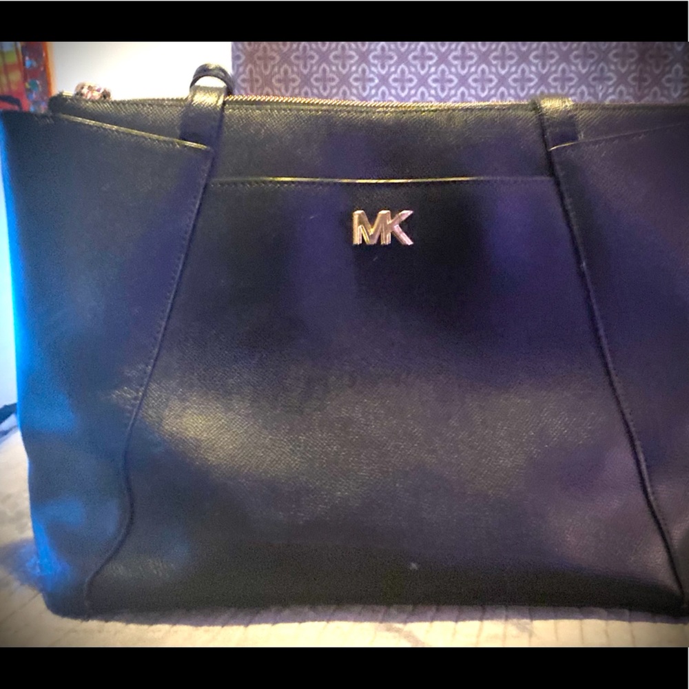 Michael Kors Maddie large zip top tote in black
